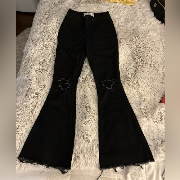 Trendy Black Flare Jeans with Distressed Details - Picture 1 of 3